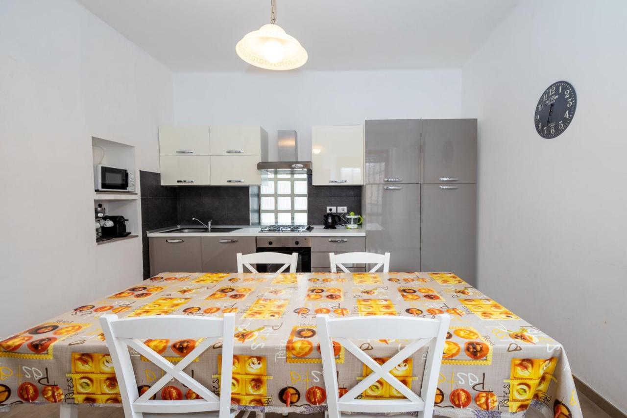 Casa Romeo Appartamento Con Posto Auto ฟีนาเลลีกูเร ภายนอก รูปภาพ
